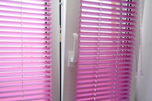 Горизонтальные алюминиевые жалюзи - фото Горизонтальные алюминиевые жалюзи - фото